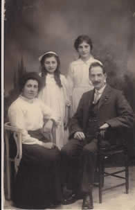 Ivy and Doris with their parents